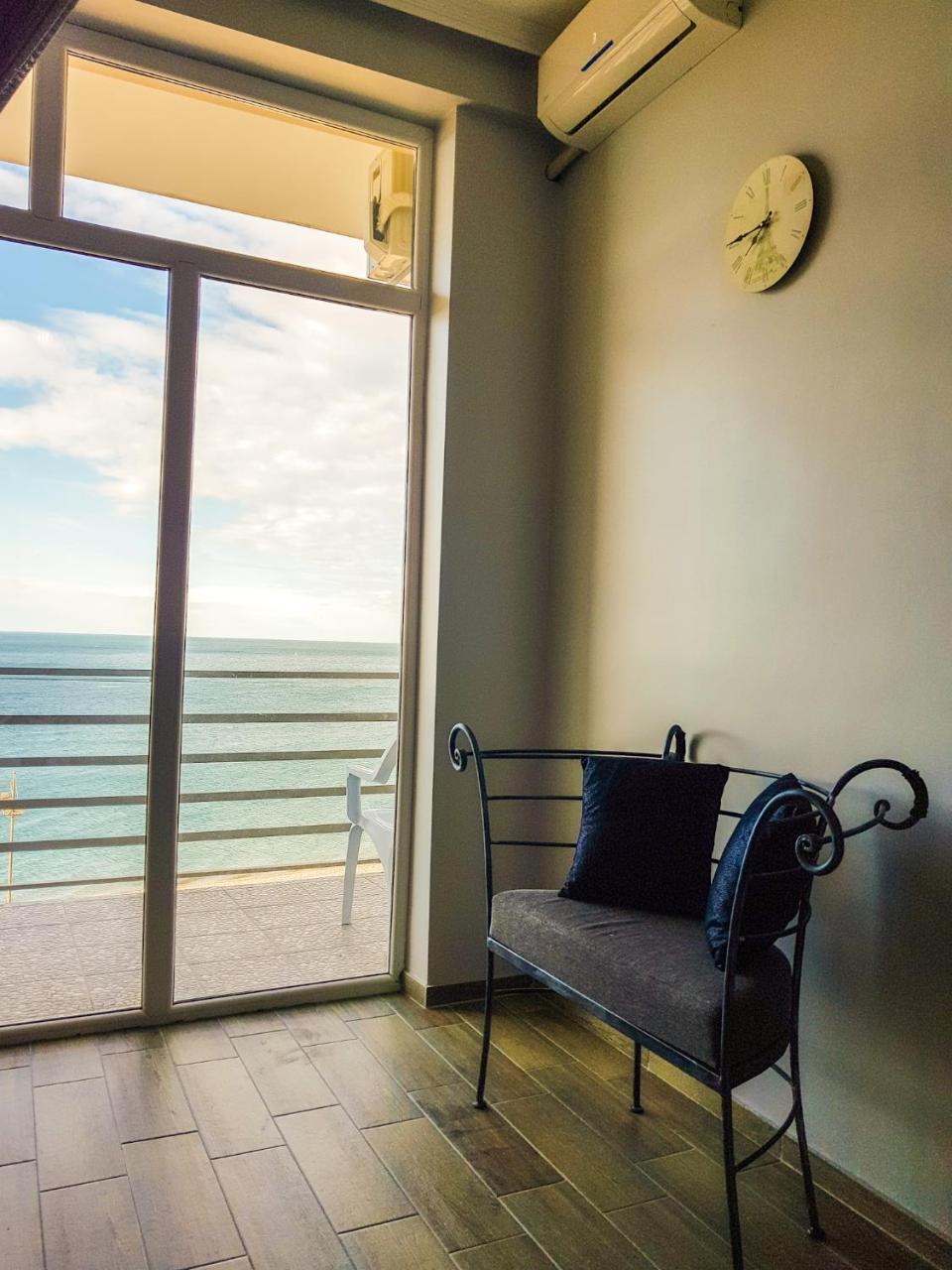 Hotel T Apartment Гоніо Екстер'єр фото